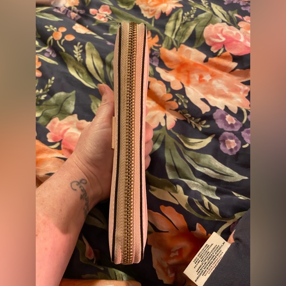 Kate Spade wallet. EUC - Picture 5 of 7